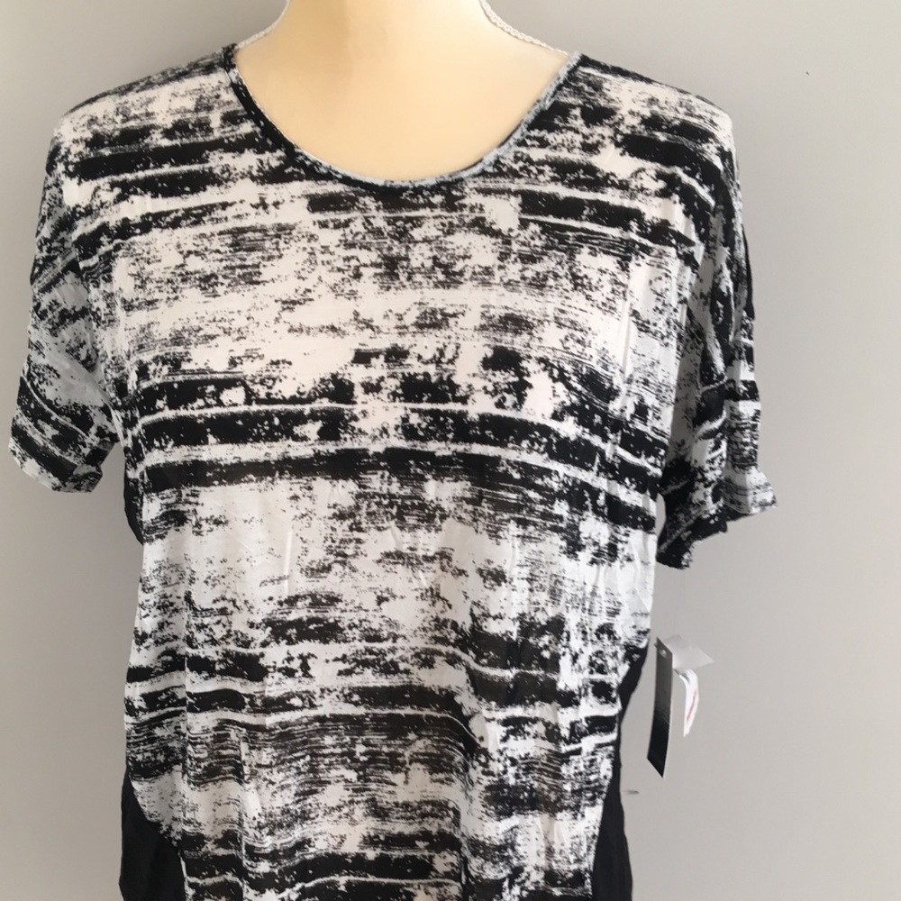 Kensie Women’s Black White t-shirt Size M
